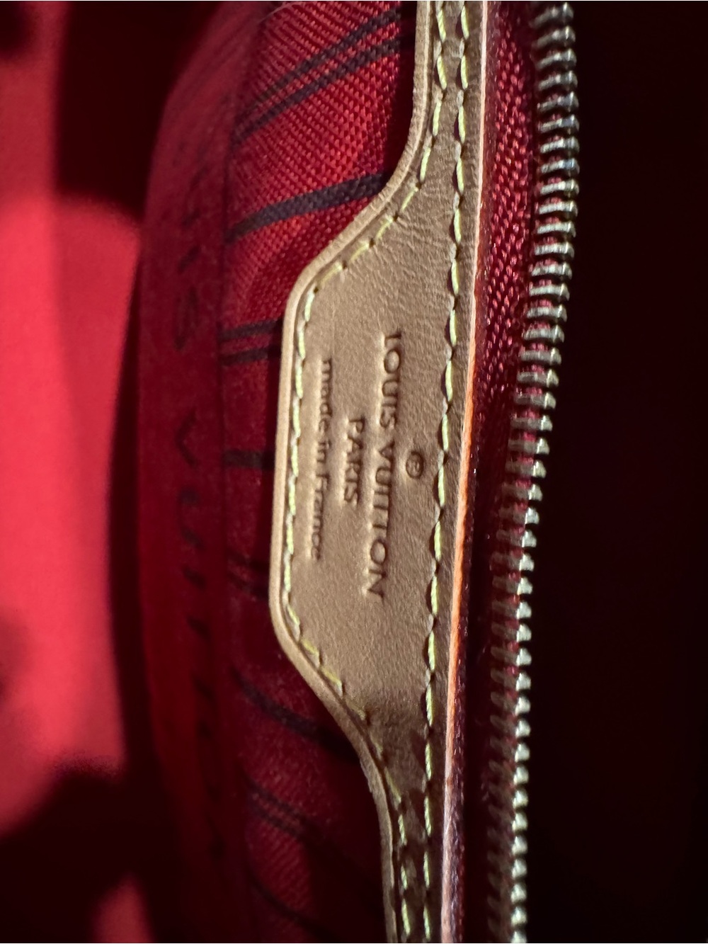 Louis Vuitton MM Neverfull Monogram Canvas Tote with Natural Vachetta Trim - Picture 5 of 7